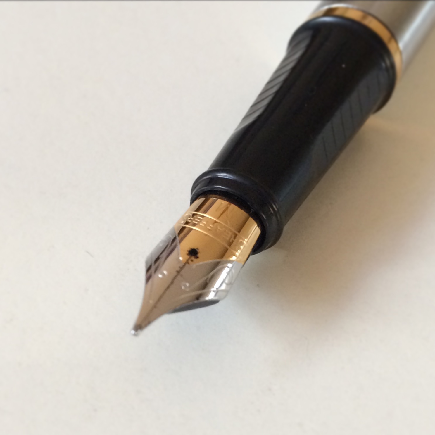 Sheaffer Prelude Tintenroller – Matt-schwarz Mit Golddetails, Elegante Schreibtischfeder